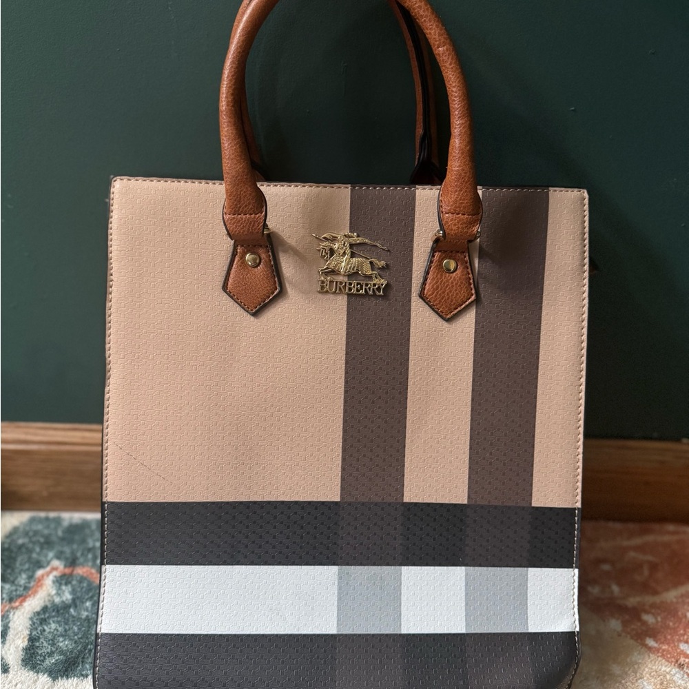 NON AUTHENTIC Burberry Tan and Brown Striped Women's Bag